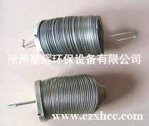 彈簧骨架是常用的除塵骨架之一,具有一定的伸縮性,因除塵器受室內(nèi)空間的限制,除塵器的頂部沒(méi)有一定的空間來(lái)更換除塵袋籠,所以在設(shè)計(jì)時(shí)采用了彈簧骨架或（插接）多節(jié)式骨架.