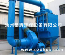 沉流式濾筒除塵器采用定阻或定時(shí)形式對(duì)濾筒進(jìn)行脈沖清灰，保證了濾筒表面清潔和有效正常運(yùn)轉(zhuǎn).該收塵設(shè)備還配有溫度顯示及報(bào)警系統(tǒng)等裝置,當(dāng)溫度超過(guò)額定值時(shí)，將自動(dòng)報(bào)警,以便