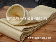 亞克力除塵布袋化學(xué)名均聚丙烯腈，用它為原料經(jīng)針刺法制成氈,然后經(jīng)過(guò)特殊的拒水處理從而得到亞克力中溫抗水解針刺過(guò)濾氈，產(chǎn)品透氣量14m3/m2·min